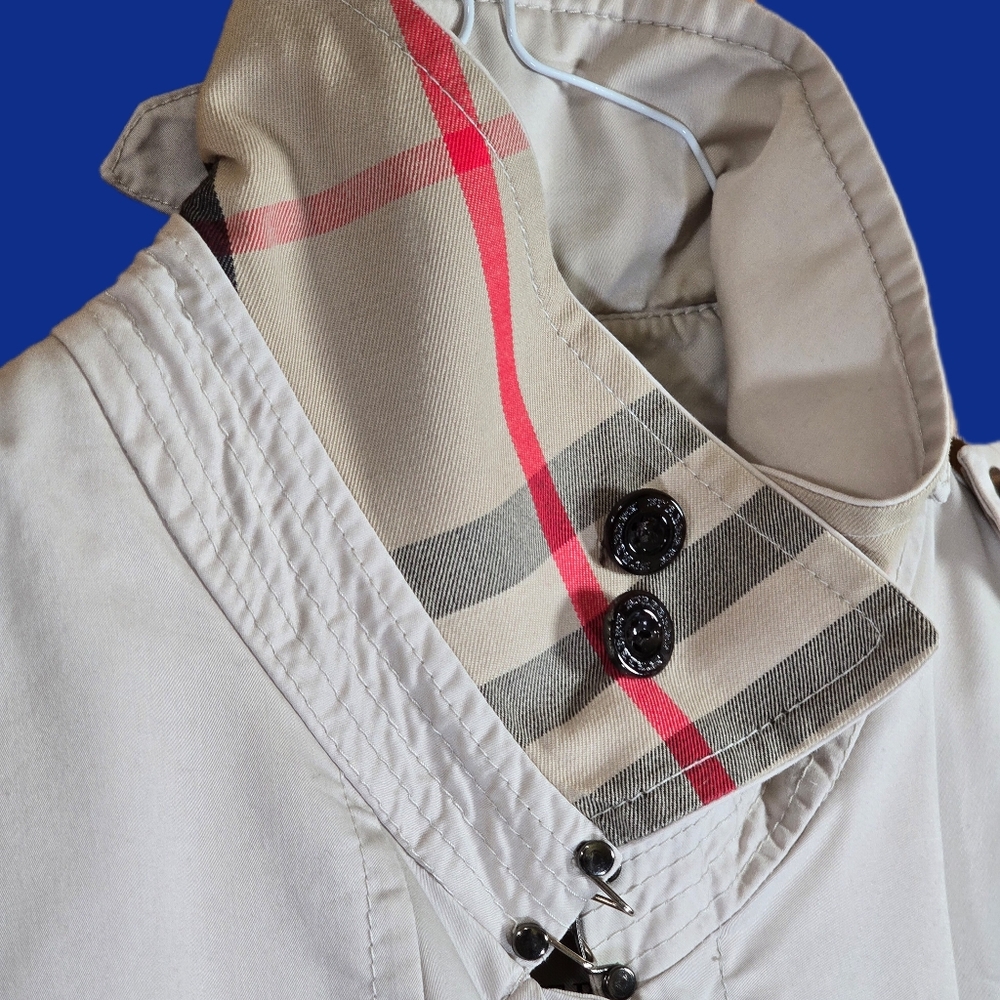 〽️ Vintage Burberry London | Classic Full-Length Trench Coat 〽️ - Picture 5 of 16